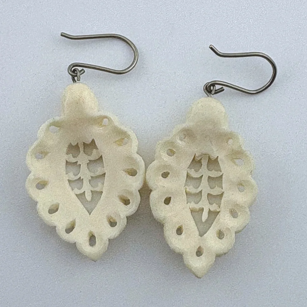 Vintage Carved Bone Leaf Filigree Drop Earrings Cream Boho‎ Dangle Silver Tone